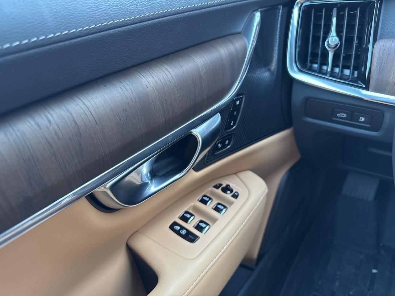 2024 Volvo S90 Recharge Plug-In Hybrid Ultimate Warrenton VA