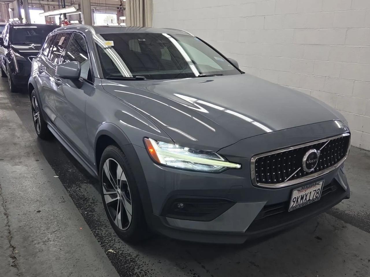 2024 Volvo V60 Cross Country B5 Hybrid AWD PLUS | High Performance Audio, Pilot Assist * Portland OR