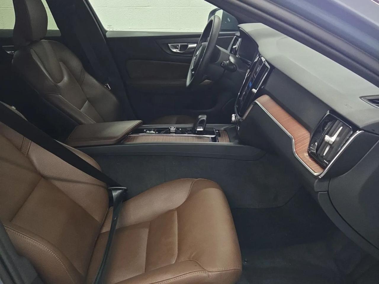 2024 Volvo V60 Cross Country B5 Hybrid AWD PLUS | High Performance Audio, Pilot Assist * Portland OR