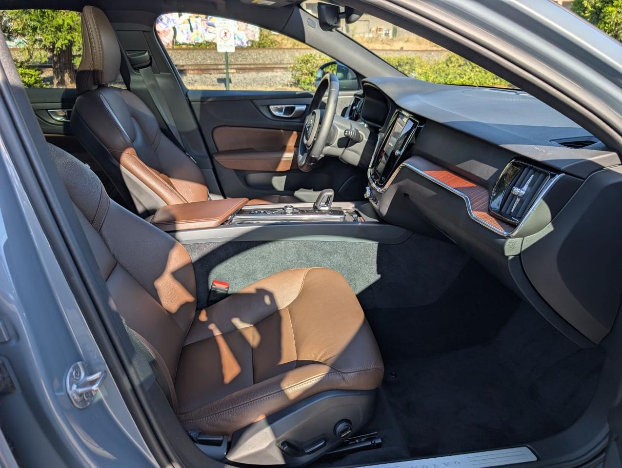 2024 Volvo V60 Cross Country B5 Hybrid AWD PLUS | High Performance Audio, Pilot Assist * Portland OR