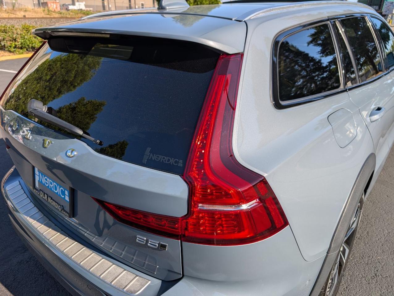 2024 Volvo V60 Cross Country B5 Hybrid AWD PLUS | High Performance Audio, Pilot Assist * Portland OR