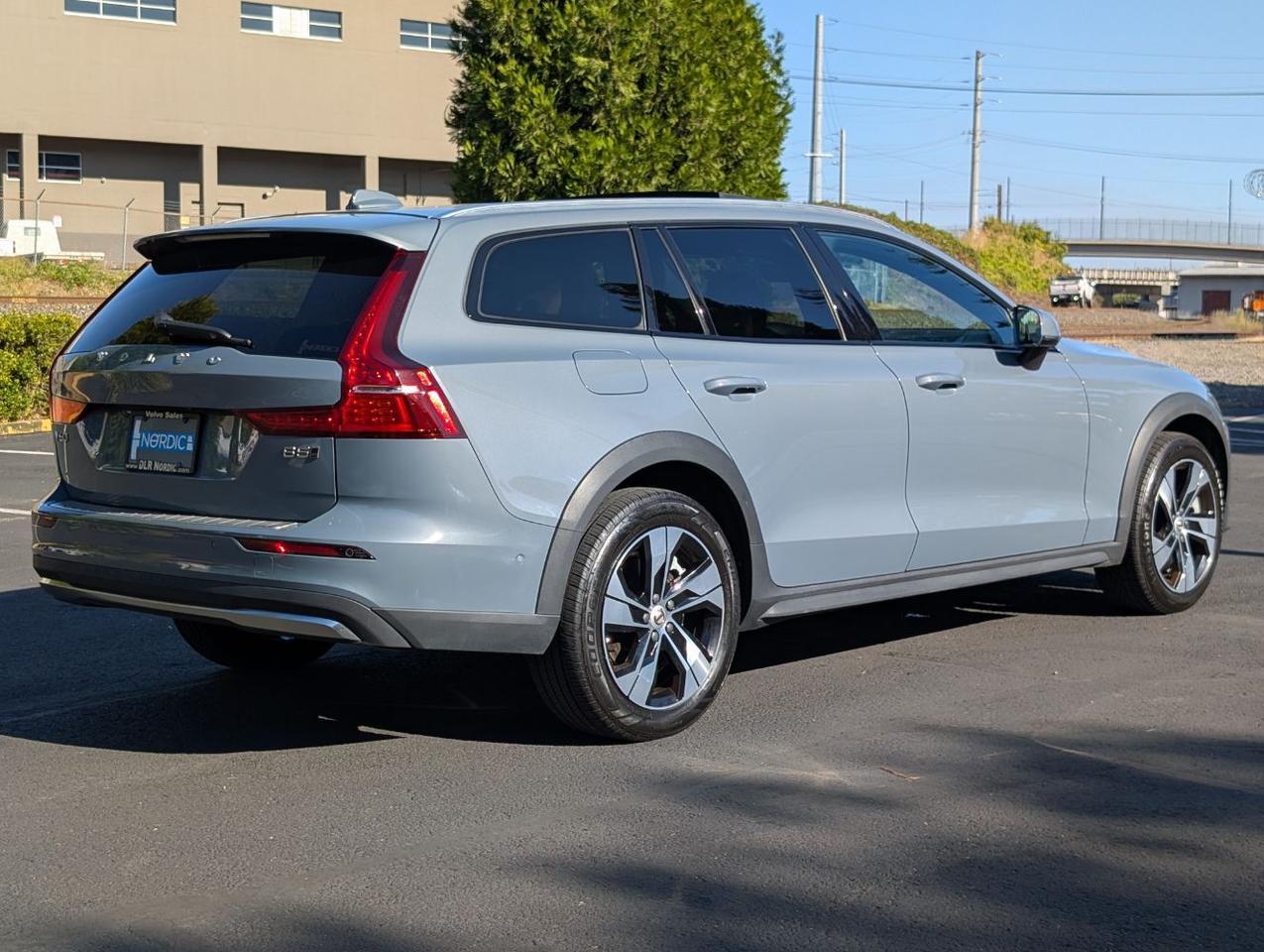 2024 Volvo V60 Cross Country B5 Hybrid AWD PLUS | High Performance Audio, Pilot Assist * Portland OR