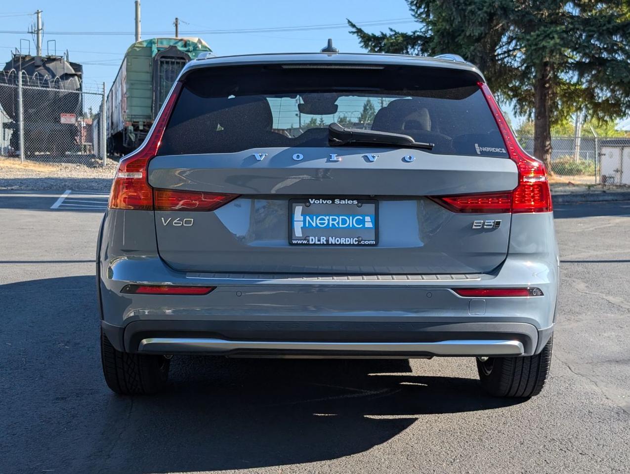 2024 Volvo V60 Cross Country B5 Hybrid AWD PLUS | High Performance Audio, Pilot Assist * Portland OR