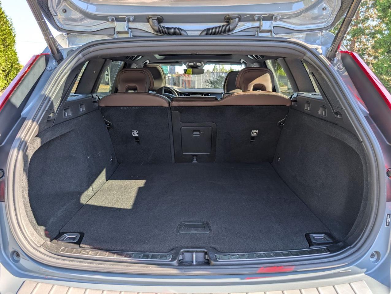2024 Volvo V60 Cross Country B5 Hybrid AWD PLUS | High Performance Audio, Pilot Assist * Portland OR