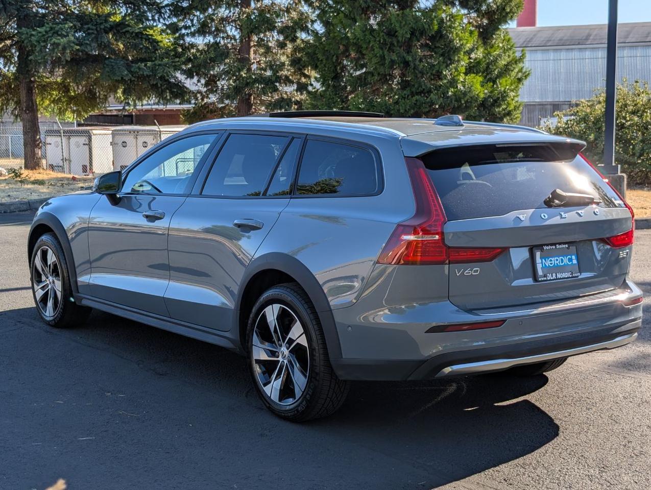 2024 Volvo V60 Cross Country B5 Hybrid AWD PLUS | High Performance Audio, Pilot Assist * Portland OR