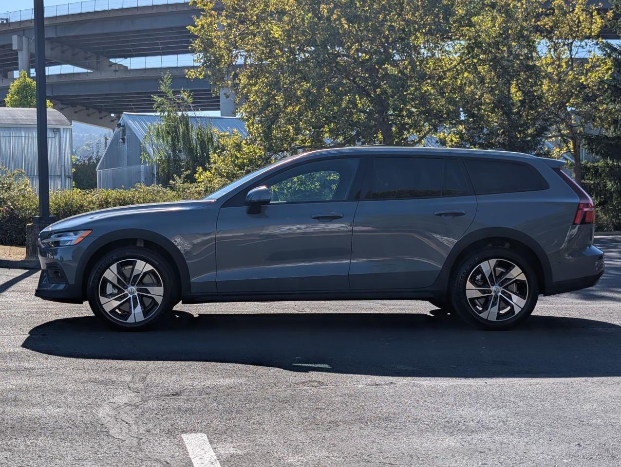2024 Volvo V60 Cross Country B5 Hybrid AWD PLUS | High Performance Audio, Pilot Assist * Portland OR