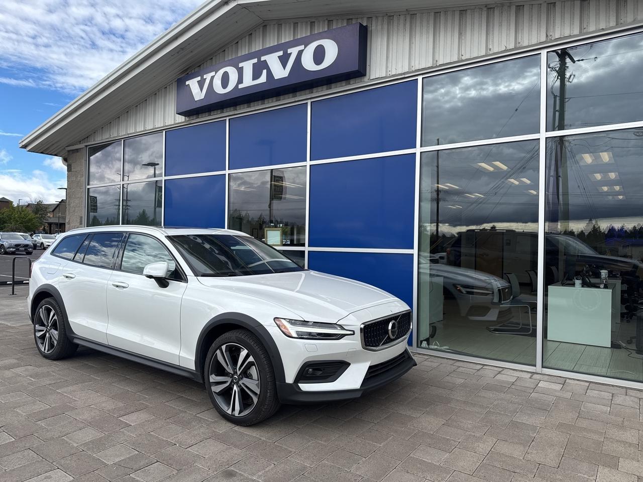 2024 Volvo V60 Cross Country B5 Plus