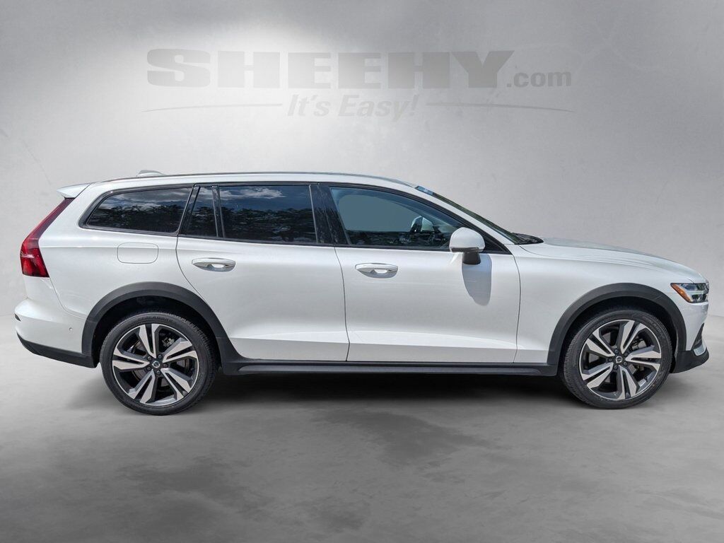 2024 Volvo V60 Cross Country B5 Plus Hunt Valley MD