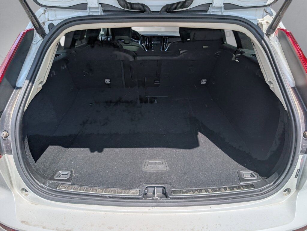2024 Volvo V60 Cross Country B5 Plus Hunt Valley MD