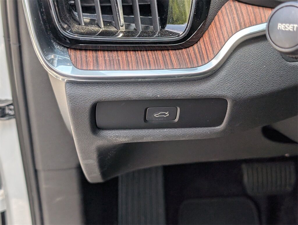 2024 Volvo V60 Cross Country B5 Plus Hunt Valley MD