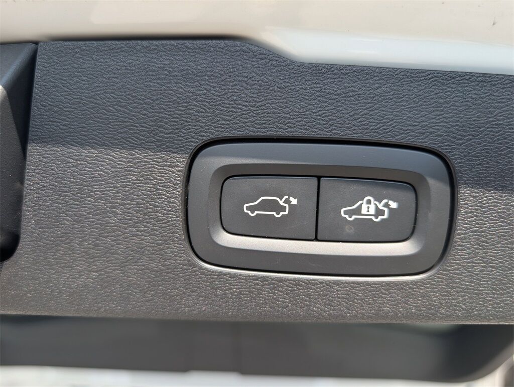 2024 Volvo V60 Cross Country B5 Plus Hunt Valley MD