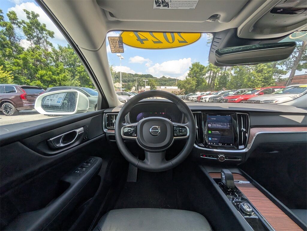 2024 Volvo V60 Cross Country B5 Plus Hunt Valley MD