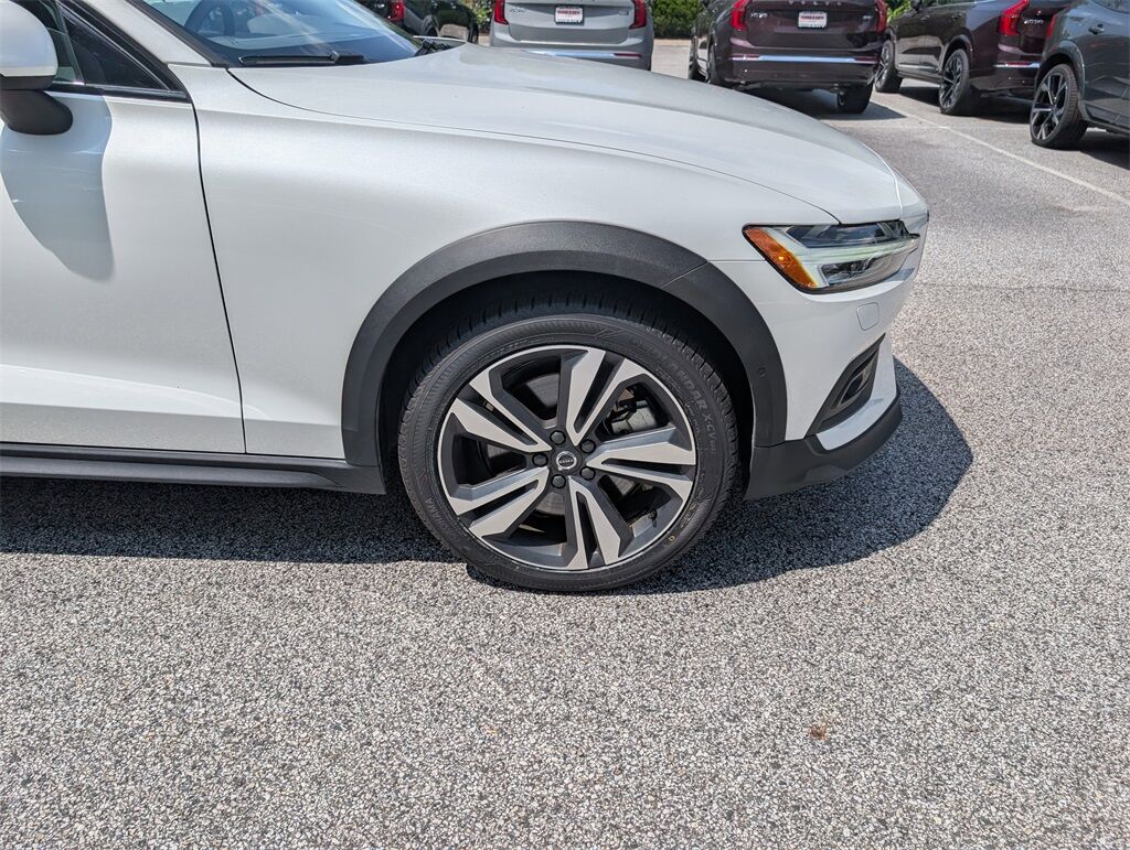 2024 Volvo V60 Cross Country B5 Plus Hunt Valley MD