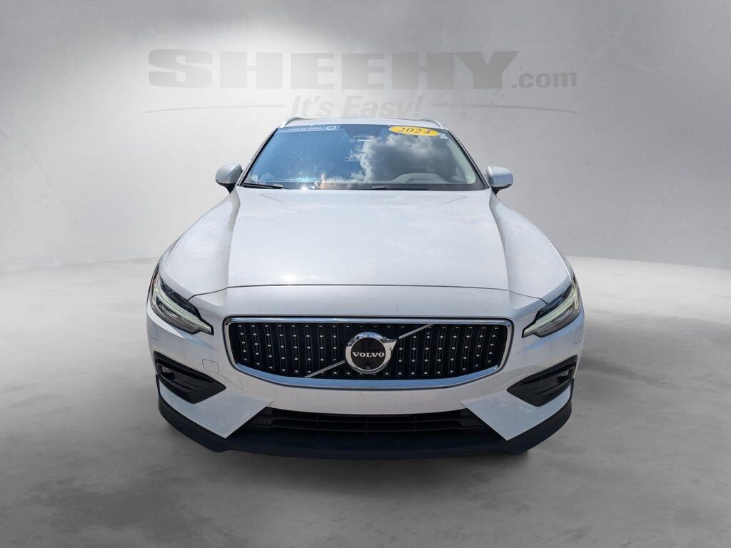2024 Volvo V60 Cross Country B5 Plus Hunt Valley MD