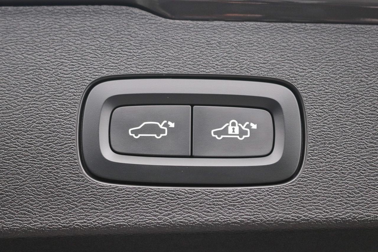 2024 Volvo V60 Cross Country Ultimate Newport Beach CA