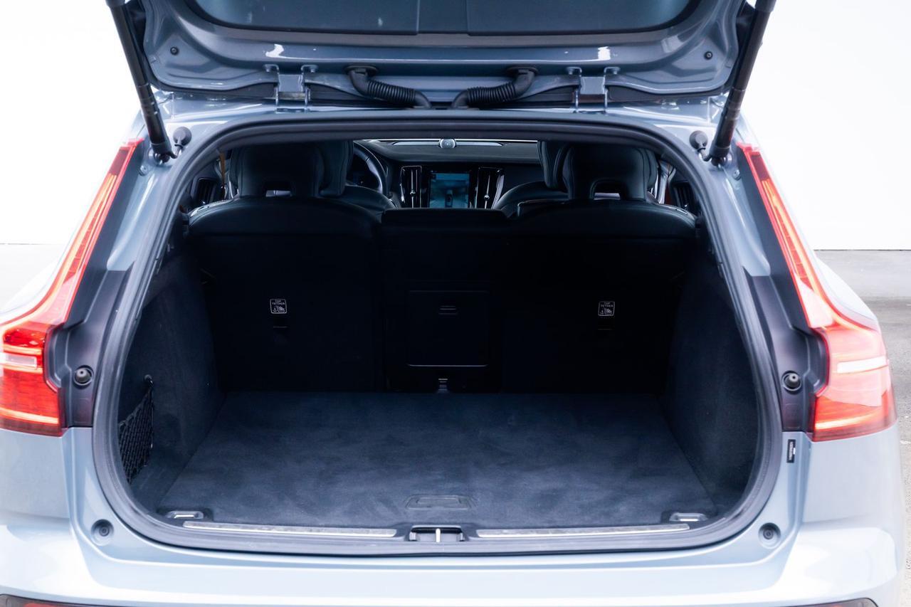 2024 Volvo V60 Recharge Plug-In Hybrid T8 Polestar Bowers &amp; Wilkins Sound Adaptive Cruise Portland OR