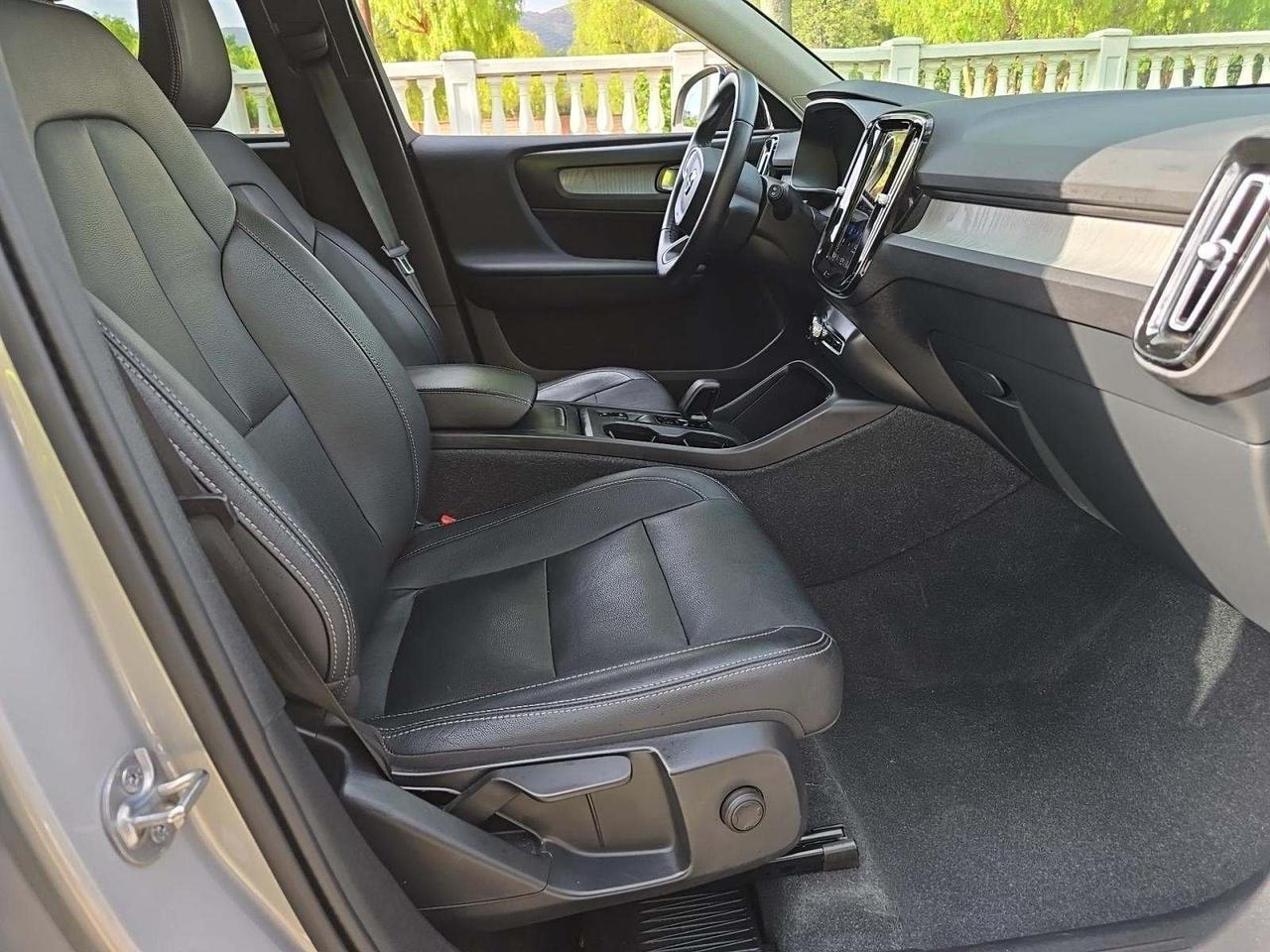 2024 Volvo XC40 B5 Core Bend OR