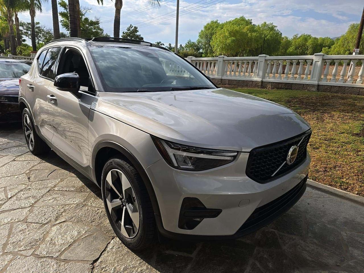 2024 Volvo XC40 B5 Core Bend OR