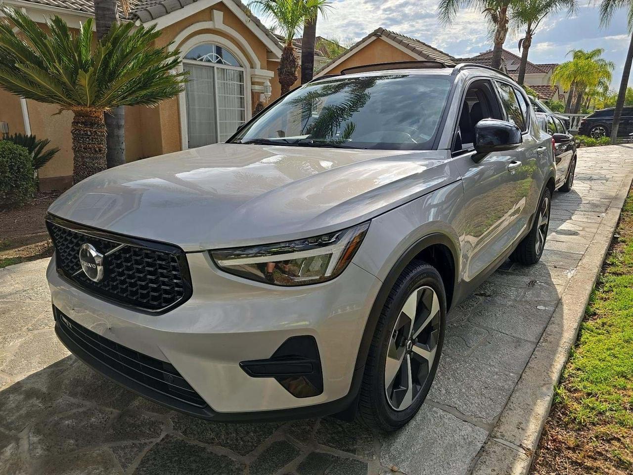 2024 Volvo XC40 B5 Core Bend OR