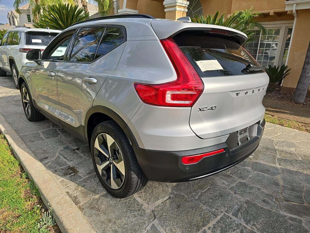 2024 Volvo XC40 B5 Core Bend OR