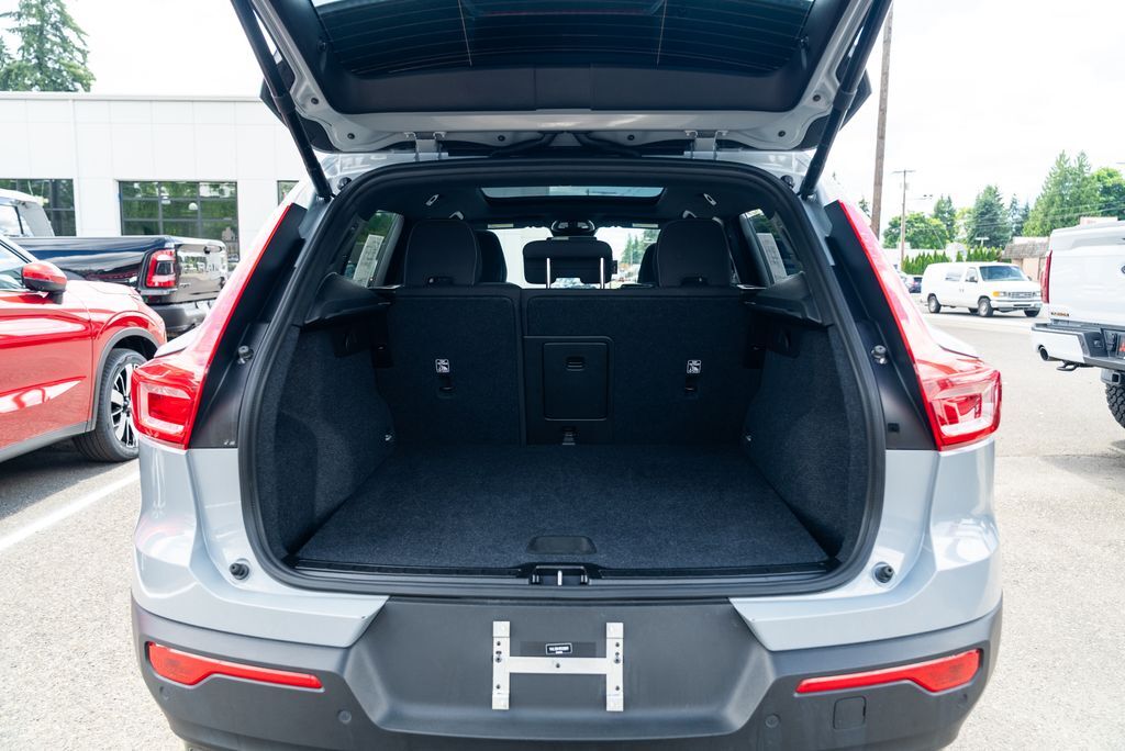 2024 Volvo XC40 B5 Core Milwaukie OR