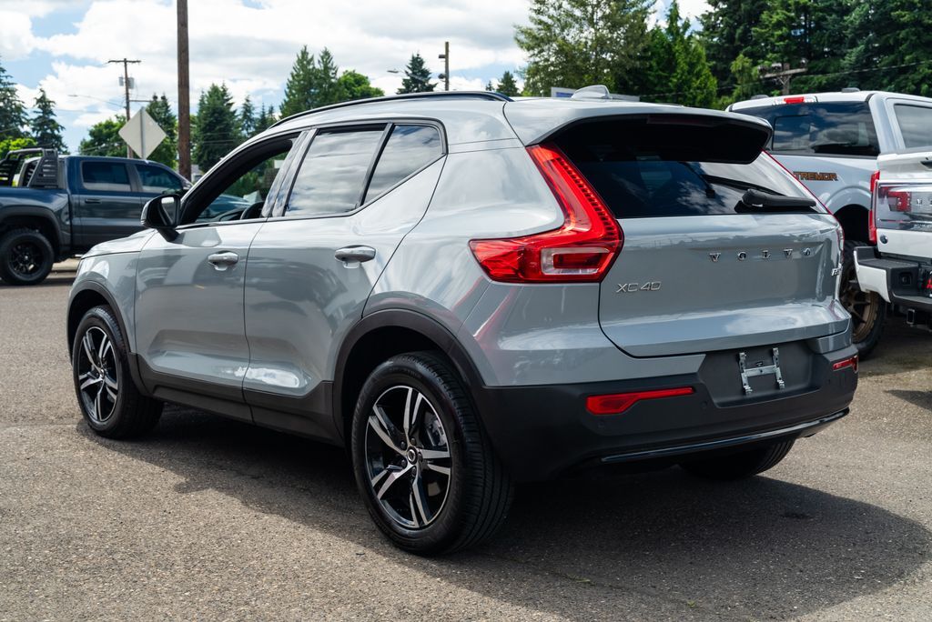 2024 Volvo XC40 B5 Core Milwaukie OR