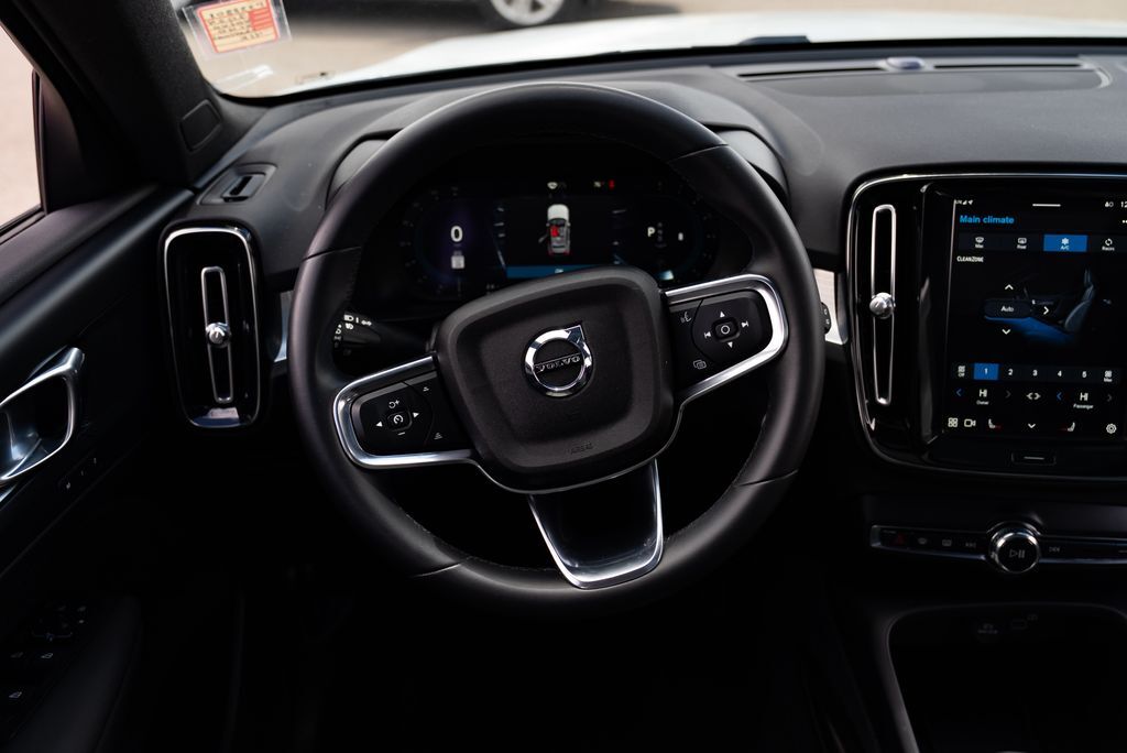 2024 Volvo XC40 B5 Core Milwaukie OR
