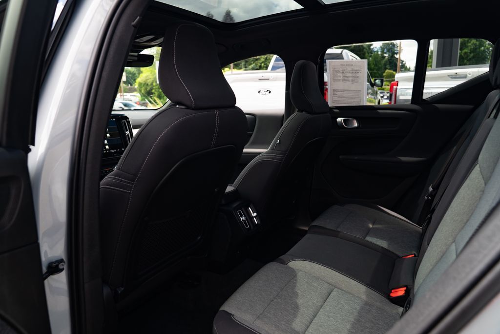 2024 Volvo XC40 B5 Core Milwaukie OR