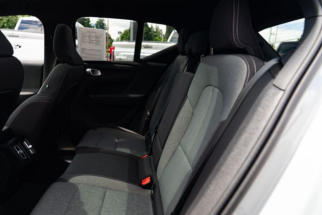 2024 Volvo XC40 B5 Core Milwaukie OR