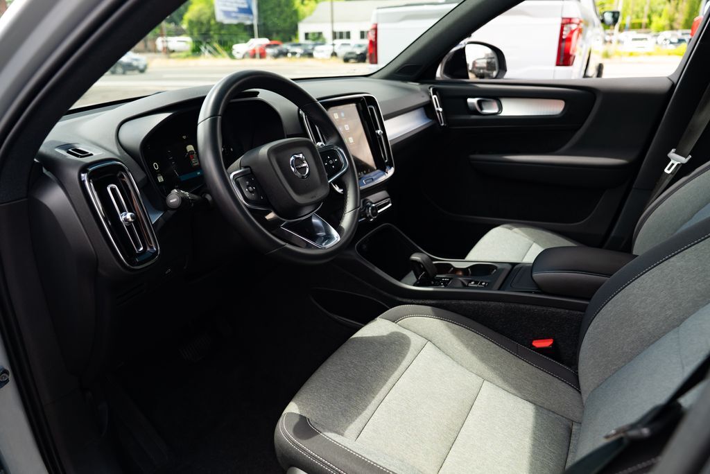 2024 Volvo XC40 B5 Core Milwaukie OR
