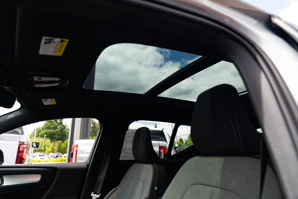 2024 Volvo XC40 B5 Core Milwaukie OR