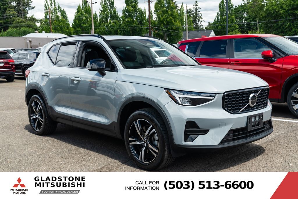 2024 Volvo XC40 B5 Core