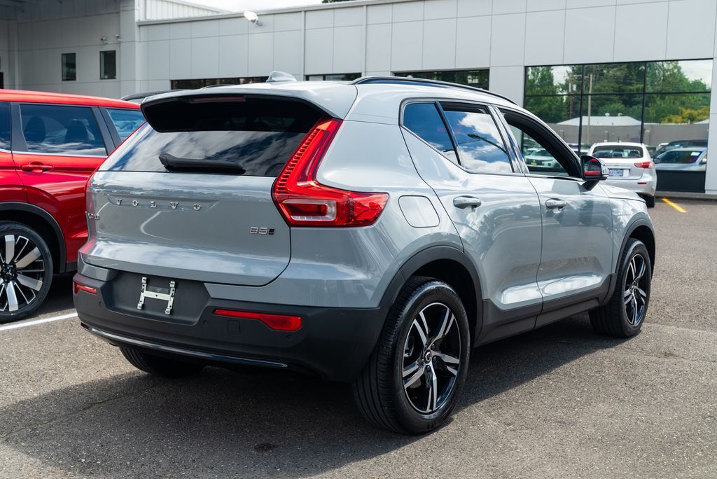 2024 Volvo XC40 B5 Core Milwaukie OR