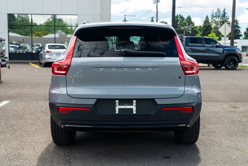 2024 Volvo XC40 B5 Core Milwaukie OR