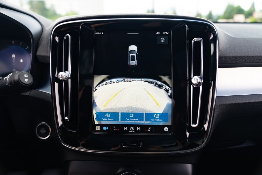 2024 Volvo XC40 B5 Core Milwaukie OR