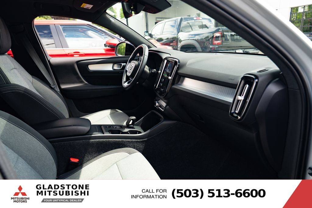 2024 Volvo XC40 B5 Core Milwaukie OR