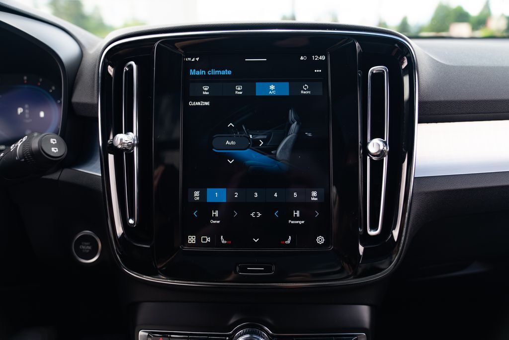2024 Volvo XC40 B5 Core Milwaukie OR