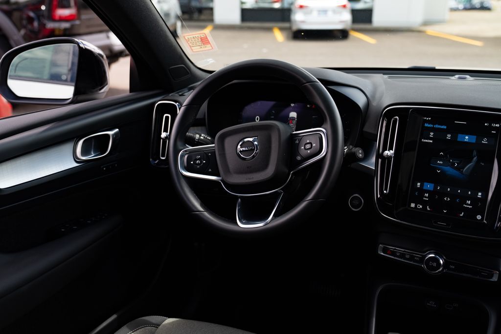 2024 Volvo XC40 B5 Core Milwaukie OR