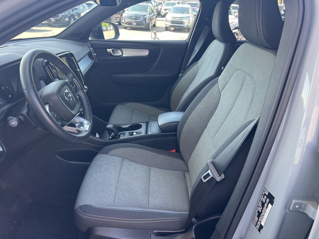 2024 Volvo XC40 B5 Core Milwaukie OR