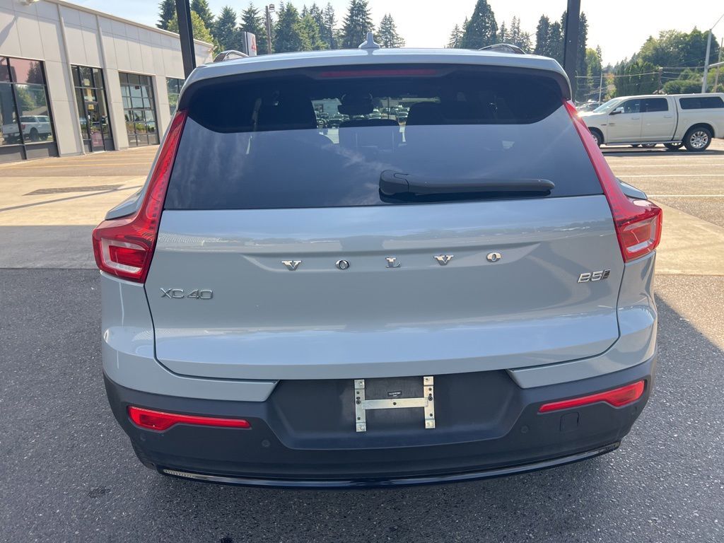 2024 Volvo XC40 B5 Core Milwaukie OR