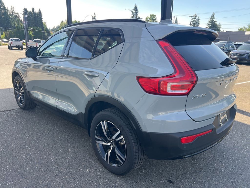 2024 Volvo XC40 B5 Core Milwaukie OR