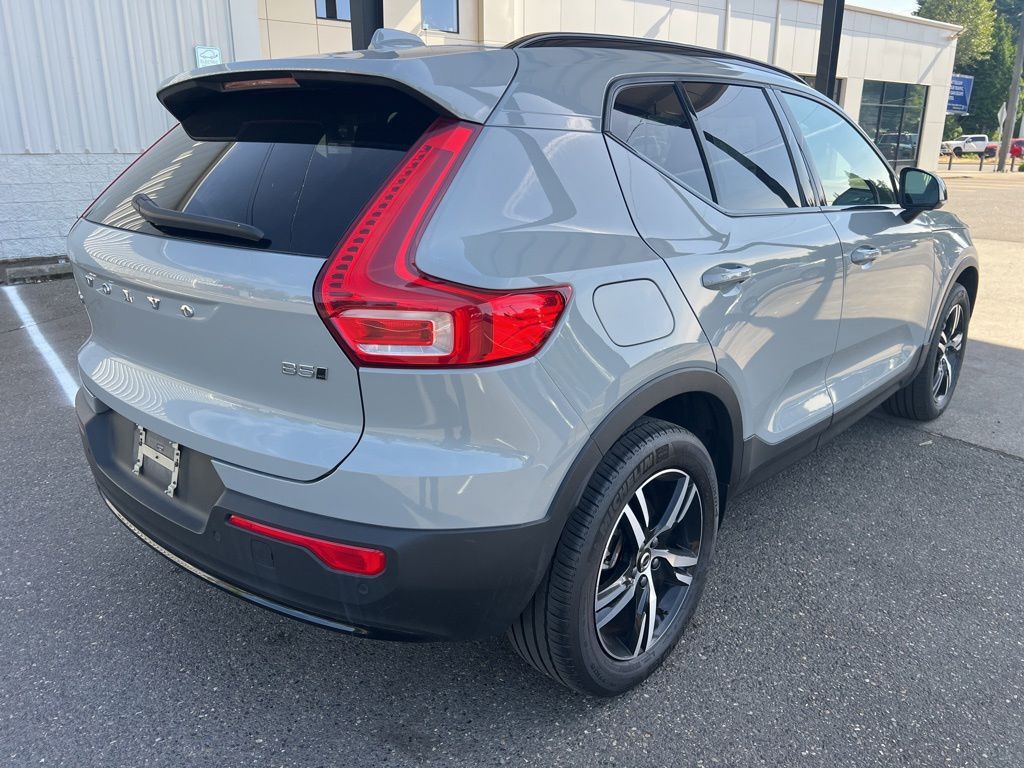 2024 Volvo XC40 B5 Core Milwaukie OR