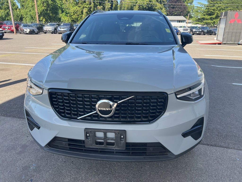 2024 Volvo XC40 B5 Core Milwaukie OR