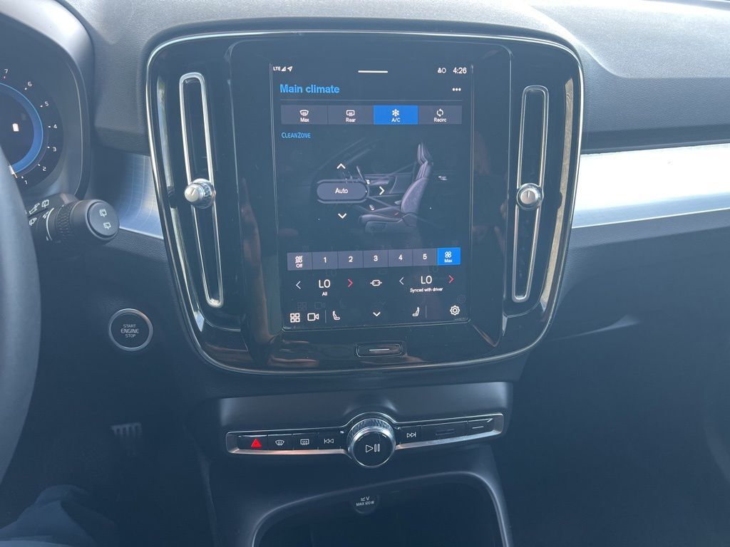 2024 Volvo XC40 B5 Core Milwaukie OR