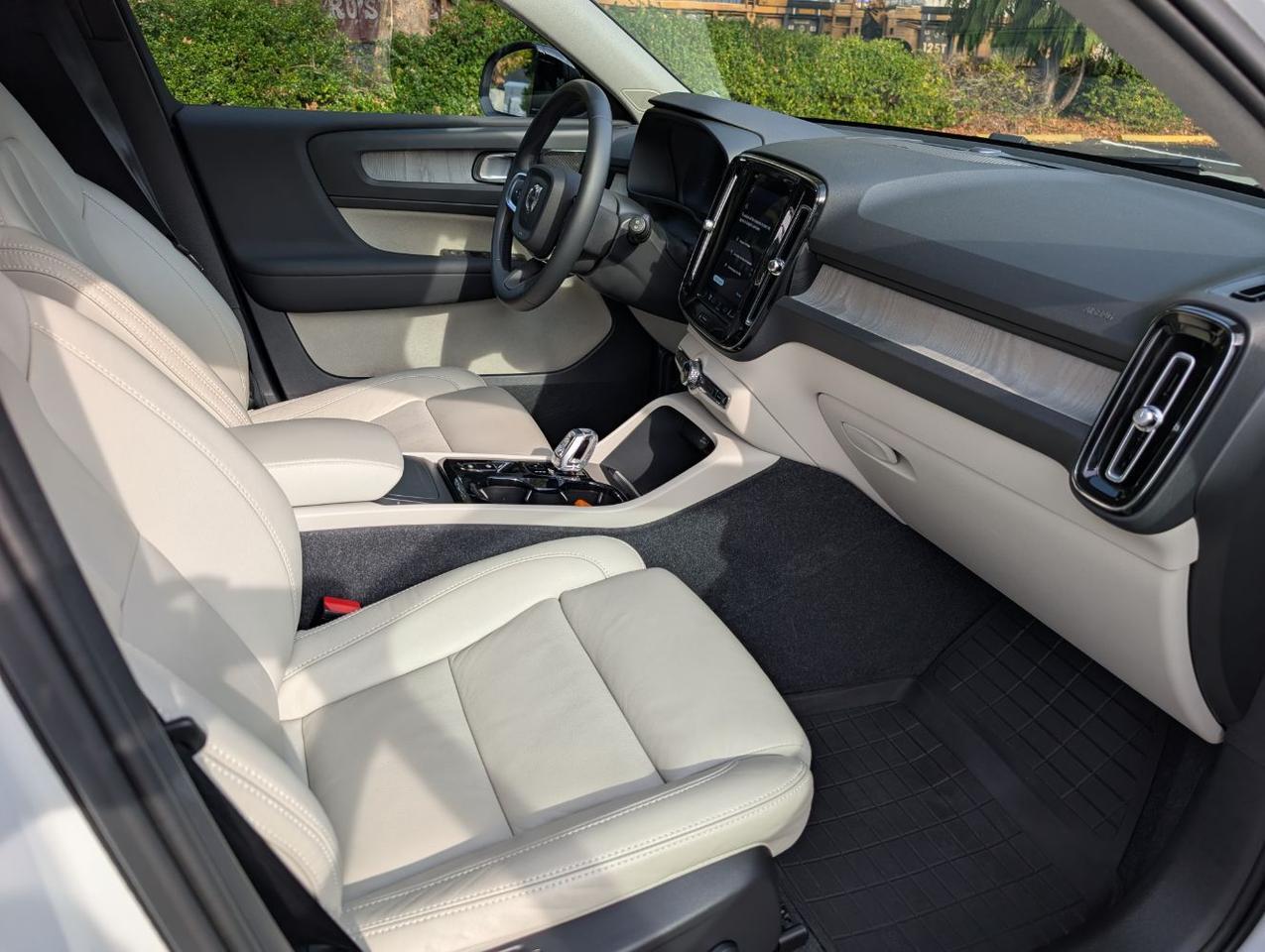 2024 Volvo XC40 B5 Hybrid AWD ULTIMATE | HK Premium Audio, Pilot Assist, 360 Cam * Portland OR