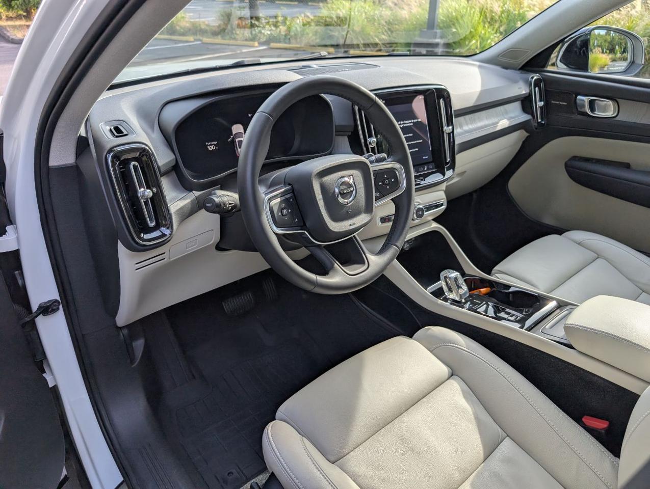 2024 Volvo XC40 B5 Hybrid AWD ULTIMATE | HK Premium Audio, Pilot Assist, 360 Cam * Portland OR
