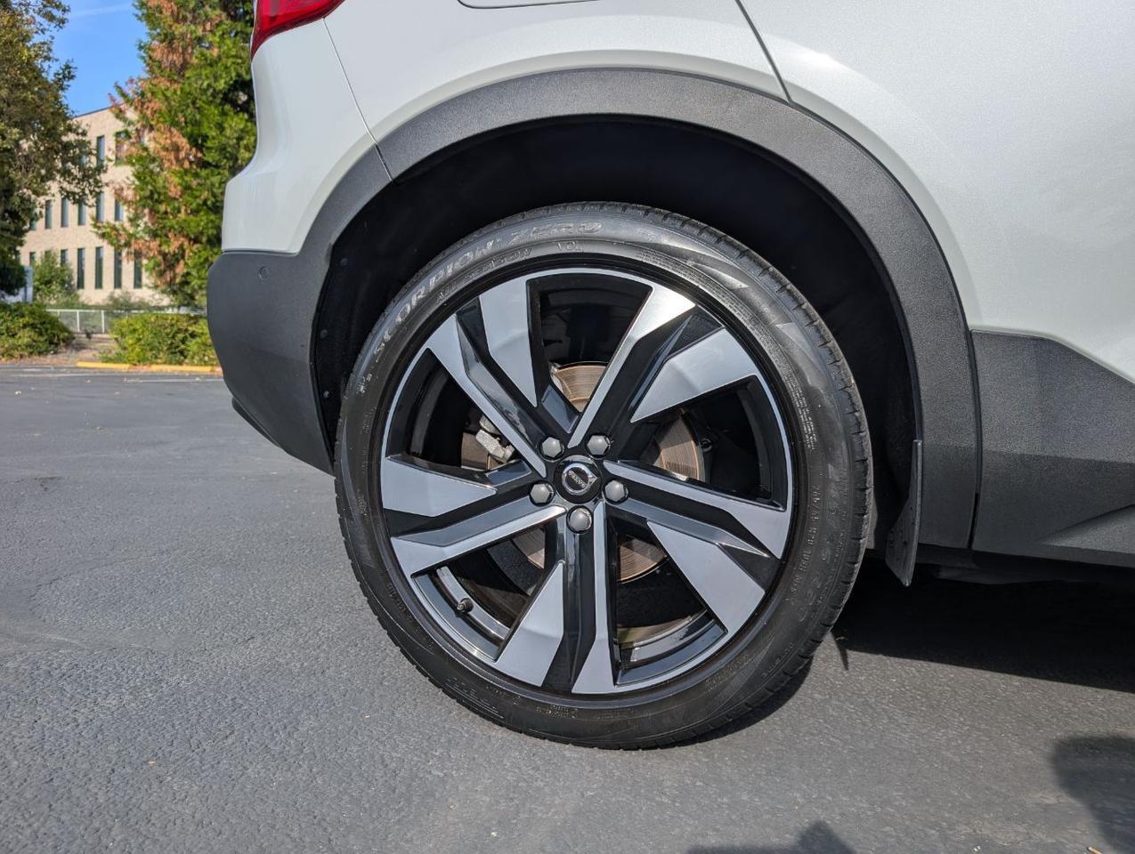 2024 Volvo XC40 B5 Hybrid AWD ULTIMATE | HK Premium Audio, Pilot Assist, 360 Cam * Portland OR