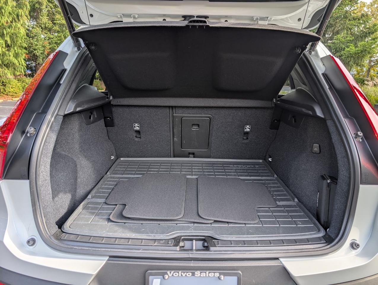 2024 Volvo XC40 B5 Hybrid AWD ULTIMATE | HK Premium Audio, Pilot Assist, 360 Cam * Portland OR