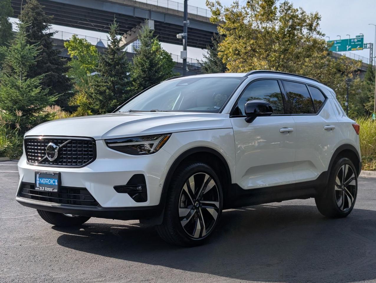 2024 Volvo XC40 B5 Hybrid AWD ULTIMATE | HK Premium Audio, Pilot Assist, 360 Cam * Portland OR