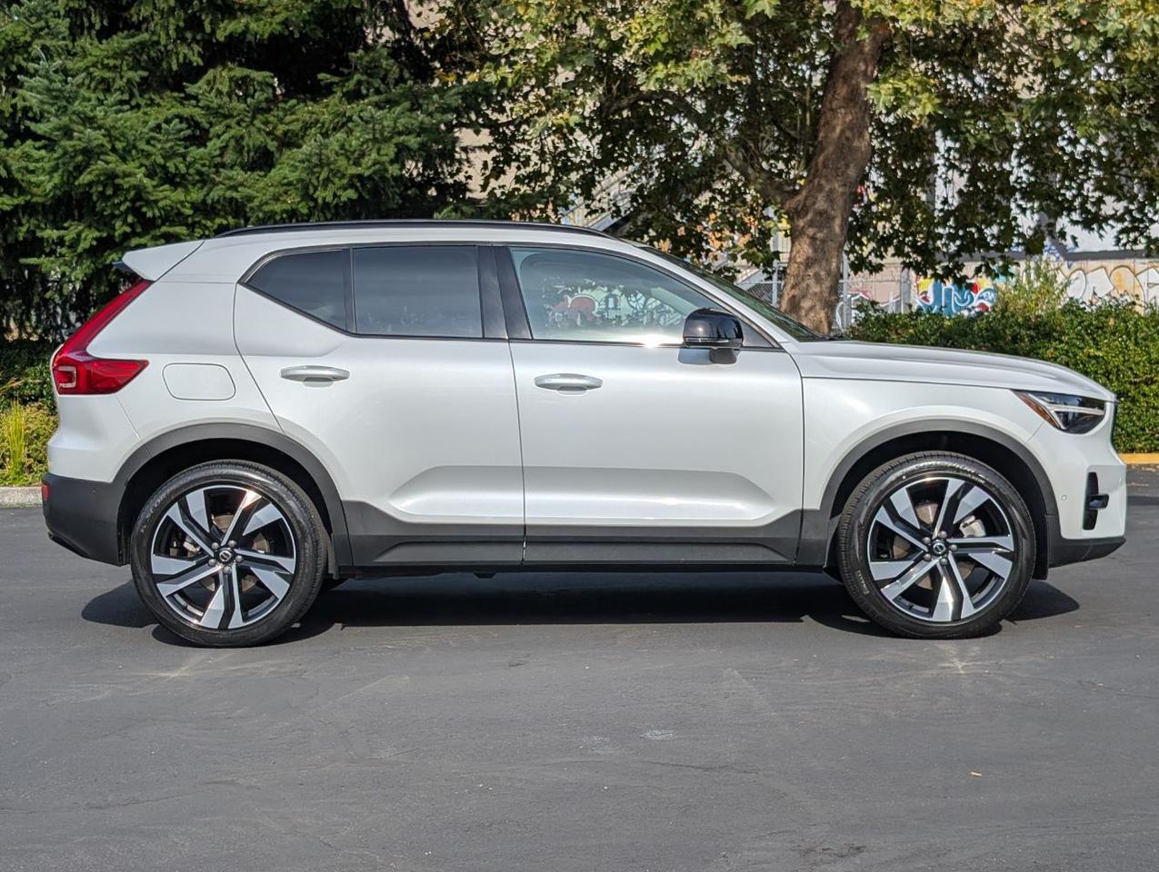 2024 Volvo XC40 B5 Hybrid AWD ULTIMATE | HK Premium Audio, Pilot Assist, 360 Cam * Portland OR